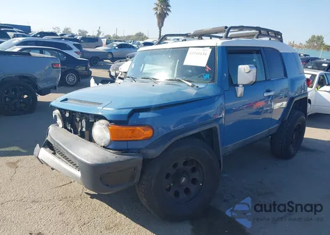 2011 Toyota Fj Cruiser z USA, uszkodzony, nr VIN JTEZU4BF1BK011628